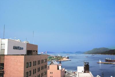 ホテルすぐ側の徳山湾