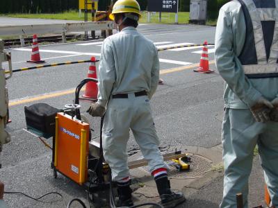 水を使わない　小さい　舗装円形カッター機械　マルークカッター１００（※油圧）