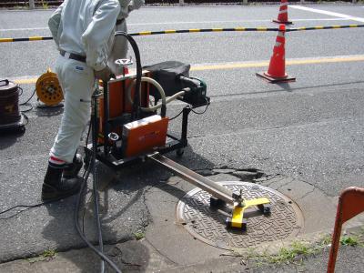 サークルカッター工法　　中国電力㈱鉄蓋